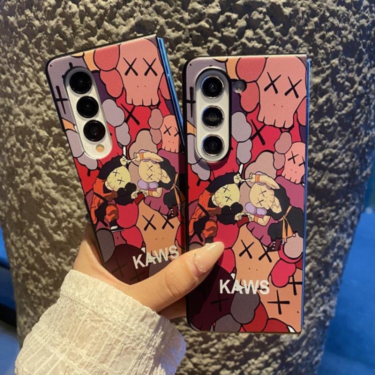 Kaws カウズgalaxy z fold5 6ブランドケースコピーハイエンドギャラクシーgalaxy z fold6 5 4 3スマホケースギャラクシーz fold6 5 4 3ブランド携帯ケースファッション ブランド