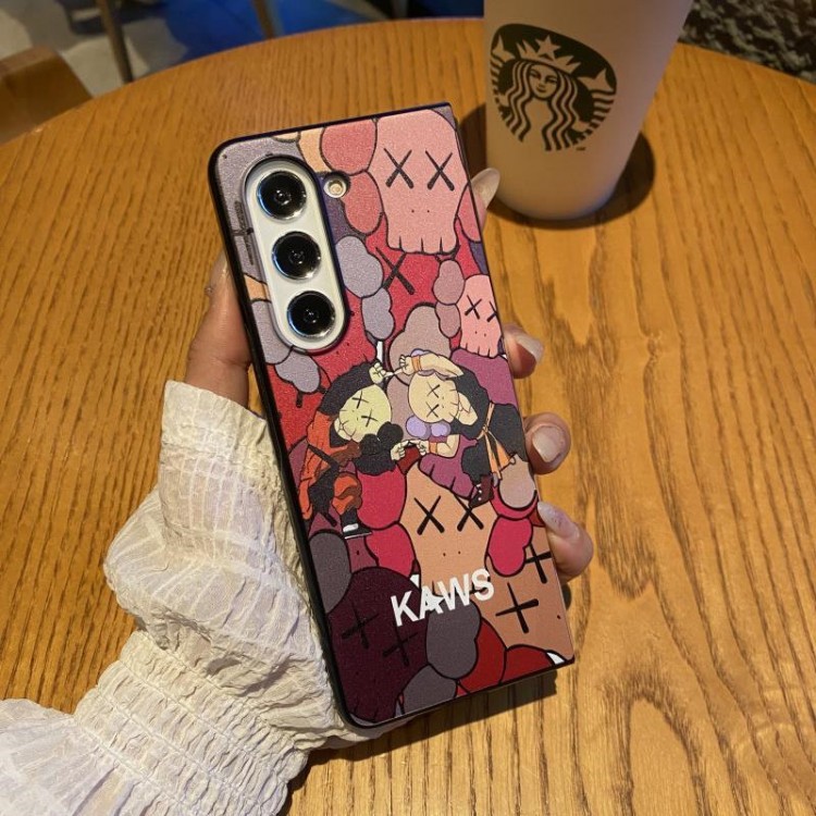 Kaws カウズgalaxy z fold5 6ブランドケースコピーハイエンドギャラクシーgalaxy z fold6 5 4 3スマホケースギャラクシーz fold6 5 4 3ブランド携帯ケースファッション ブランド